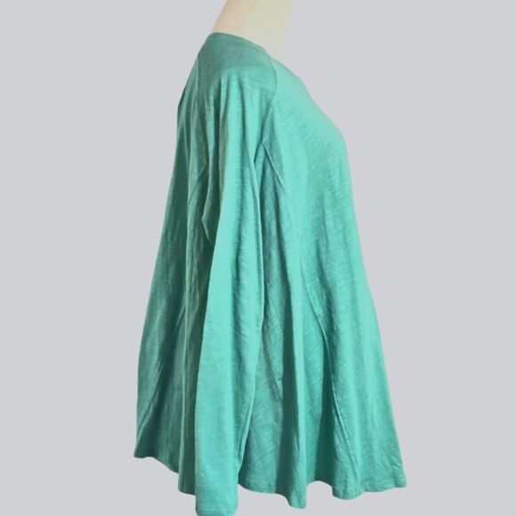 Easel Women's Oversized Green Long Sleeve Trapeze Style Top NWT - Picture 3 of 7